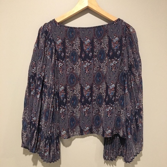 Fire Los Angeles bell Sleeve Top Size S - Picture 4 of 6